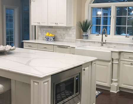 Best Marble Look Quartz Countertops, White Kitchen Cabinets With Dark Quartz Countertops