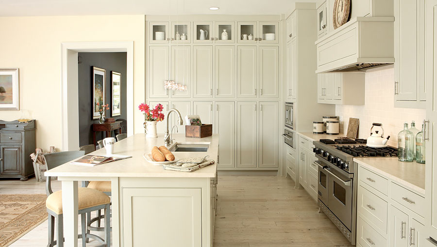 Traditional U shaped Kitchen